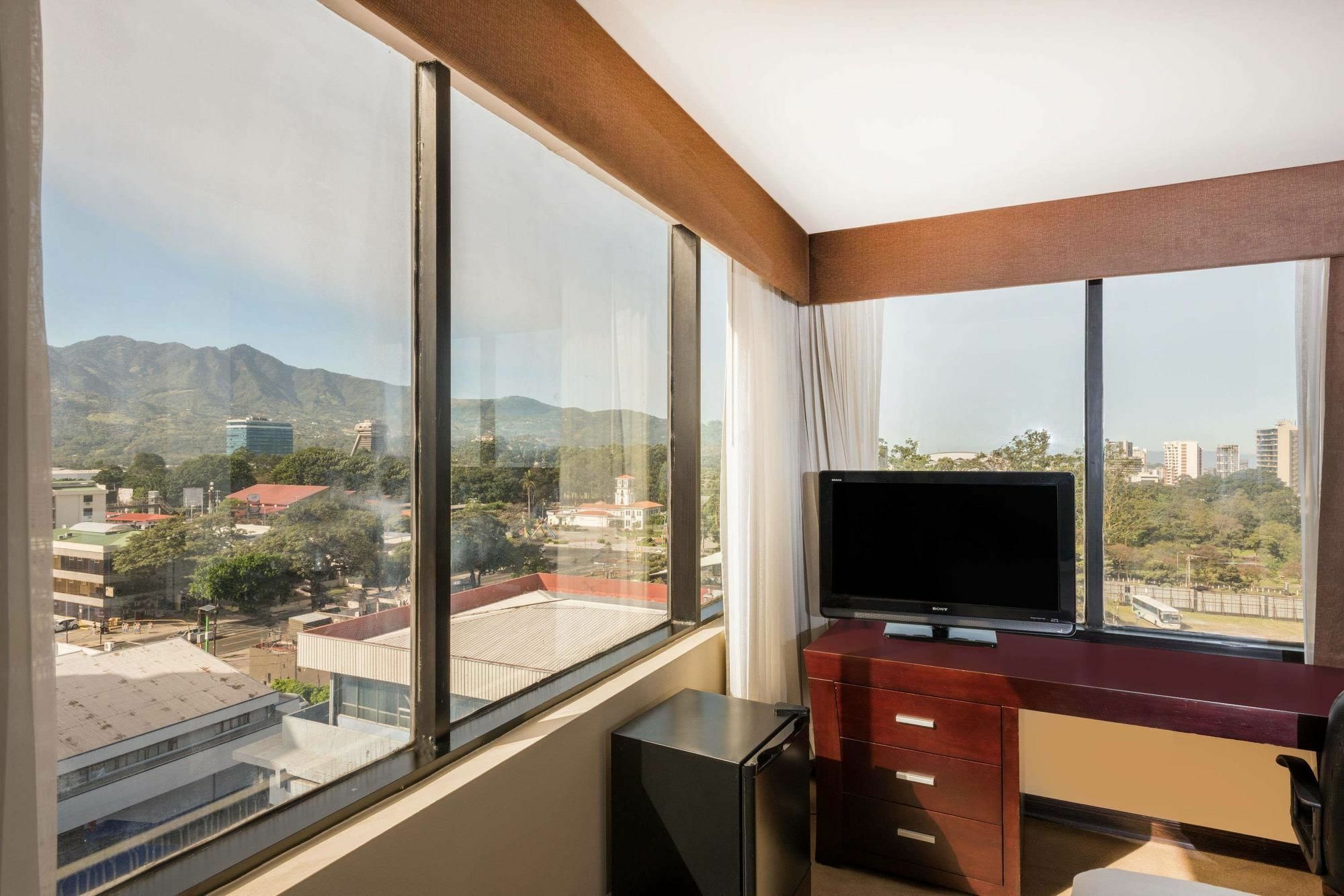 Tryp By Wyndham San Jose Sabana Hotel Bagian luar foto
